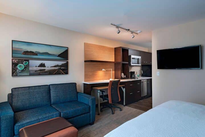 Room 13 of 28