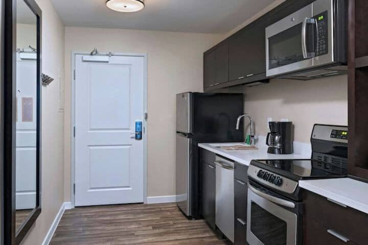 Room 8 of 28
