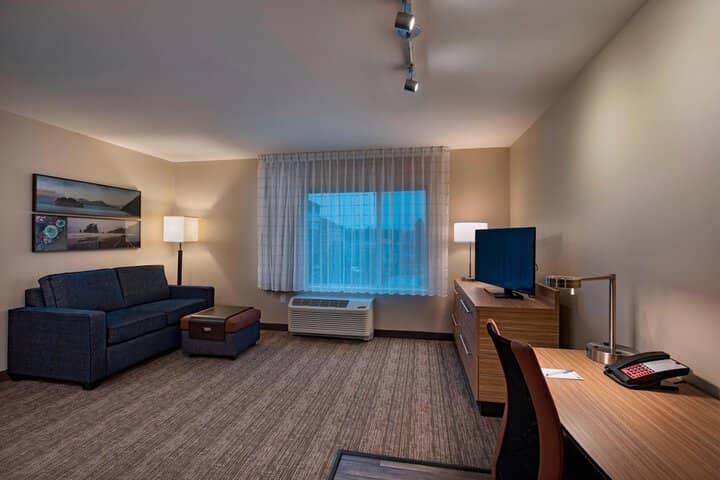 Room 12 of 28