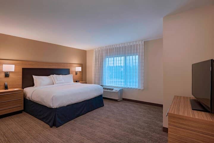 Room 5 of 28